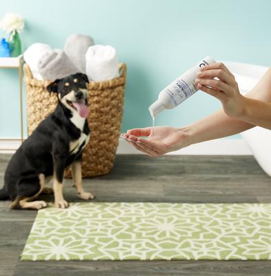 Show full view: TrizCHLOR 4 Shampoo for Dogs, Cats & Horses, 8-fl oz bottle slide 4 of 9