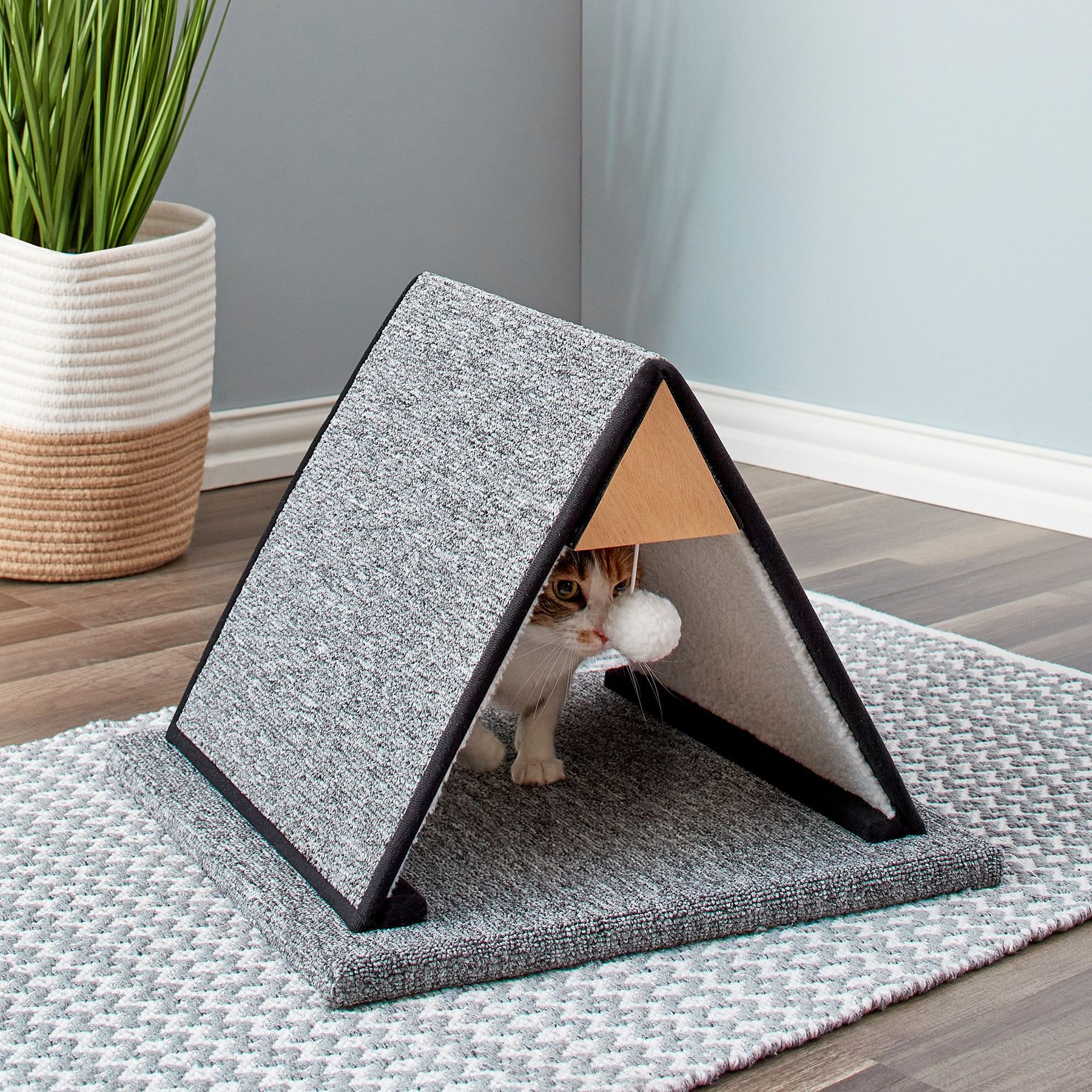 Two By Two Acorn 15-in Jute Scratching Post Cat Tree