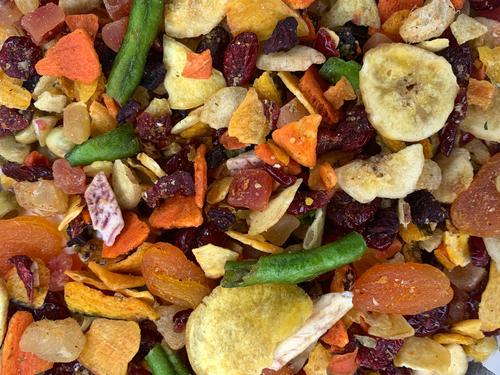 Show full view: Versele-Laga Goldenfeast Veggie Fruit Crunch Treat Mix Parrot & Macaw Bird Treats, 2-lb bag slide 2 of 4