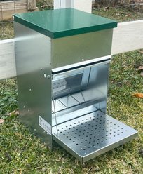 Zylina Chicken Treadle Feeder, 22-lbs