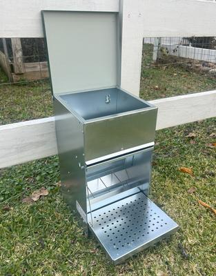 Show full view: Zylina Chicken Treadle Feeder, 22-lbs slide 5 of 7