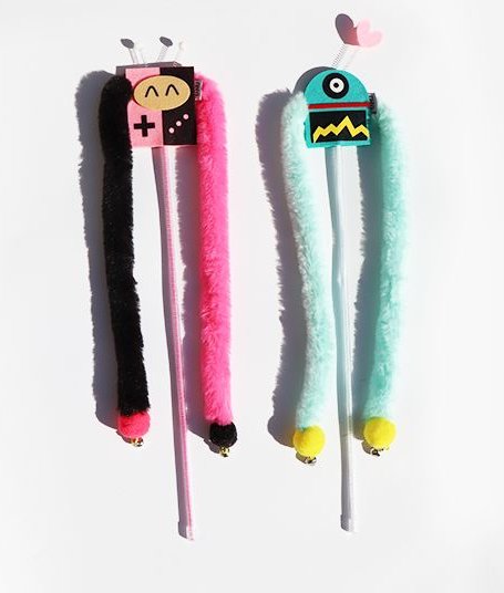 EYS Handmade Robot Design Lightweight Teaser Wand Cat Toy with Plush Tails, Bells, & Heart Topper, 2 count