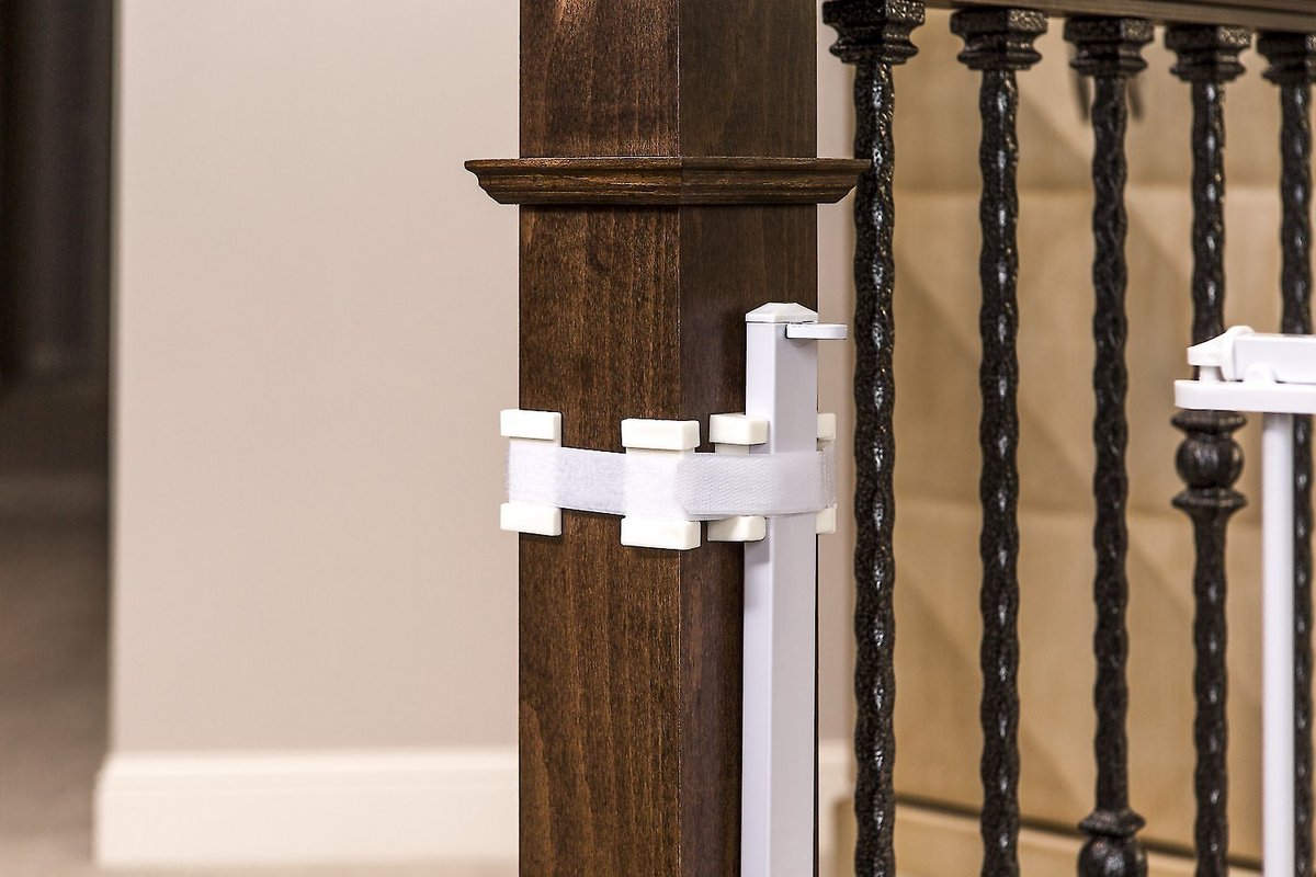 REGALO Pet Products Top of Stairs Dog Gate, 35in