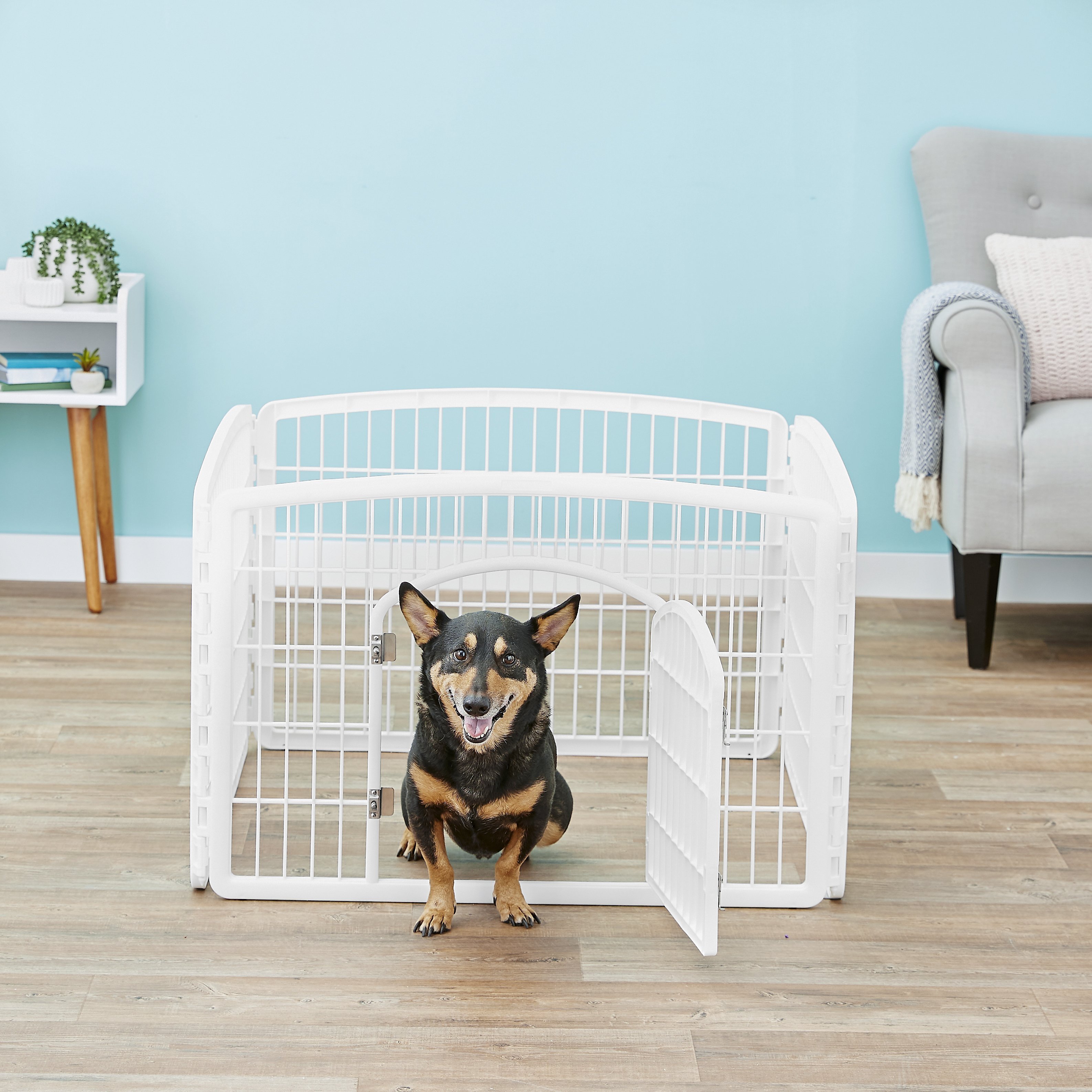 Can the panels on the 4 and 8 panel pens be interchanged?