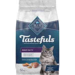 Blue Buffalo Tastefuls Natural Chicken Adult 7+ Dry Cat Food, 5-lb bag
