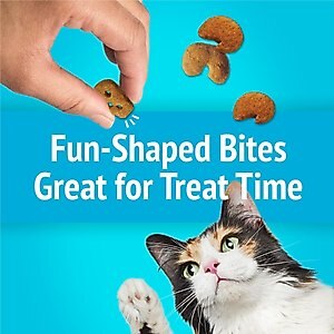Friskies Party Mix Lobster & Mac 'N' Cheese Flavors Crunchy Cat Treats, 2.1-oz bag