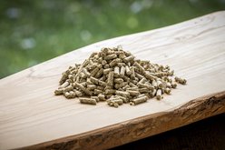 Modesto Milling Organic 17% Protein NonCorn NonSoy Layer Pellets Chicken Feed, 25-lb bag slide 2 of 5