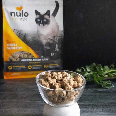 Show full view: Nulo FreeStyle Chicken & Salmon Recipe Freeze-Dried Raw Cat Food, 3.5-oz bag slide 4 of 12