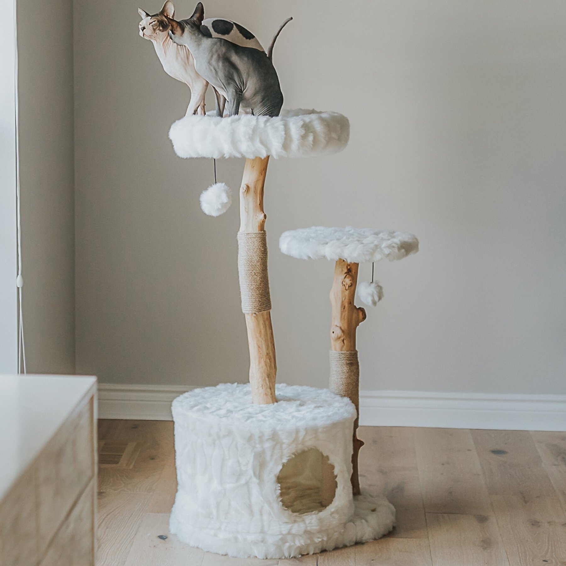 Mau Lifestyle Alba Cat Tree with Cozy Hideout White