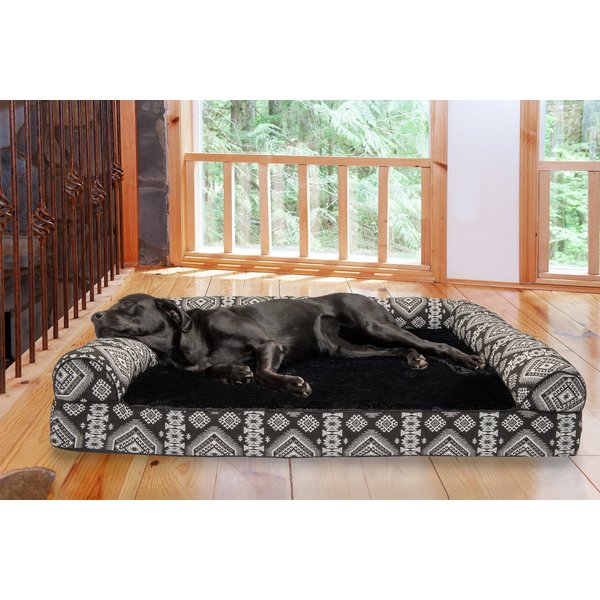 Frisco Outdoor Wicker Dog House & Bed