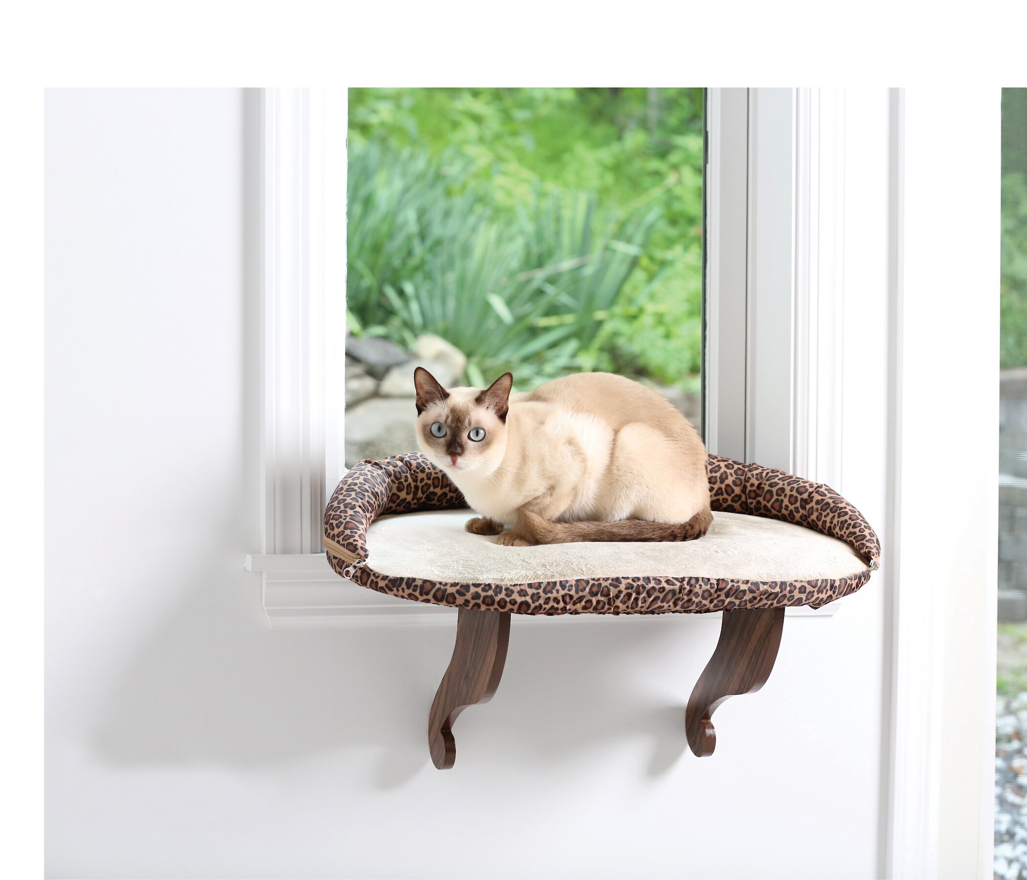 How large must the sill be for this perch?