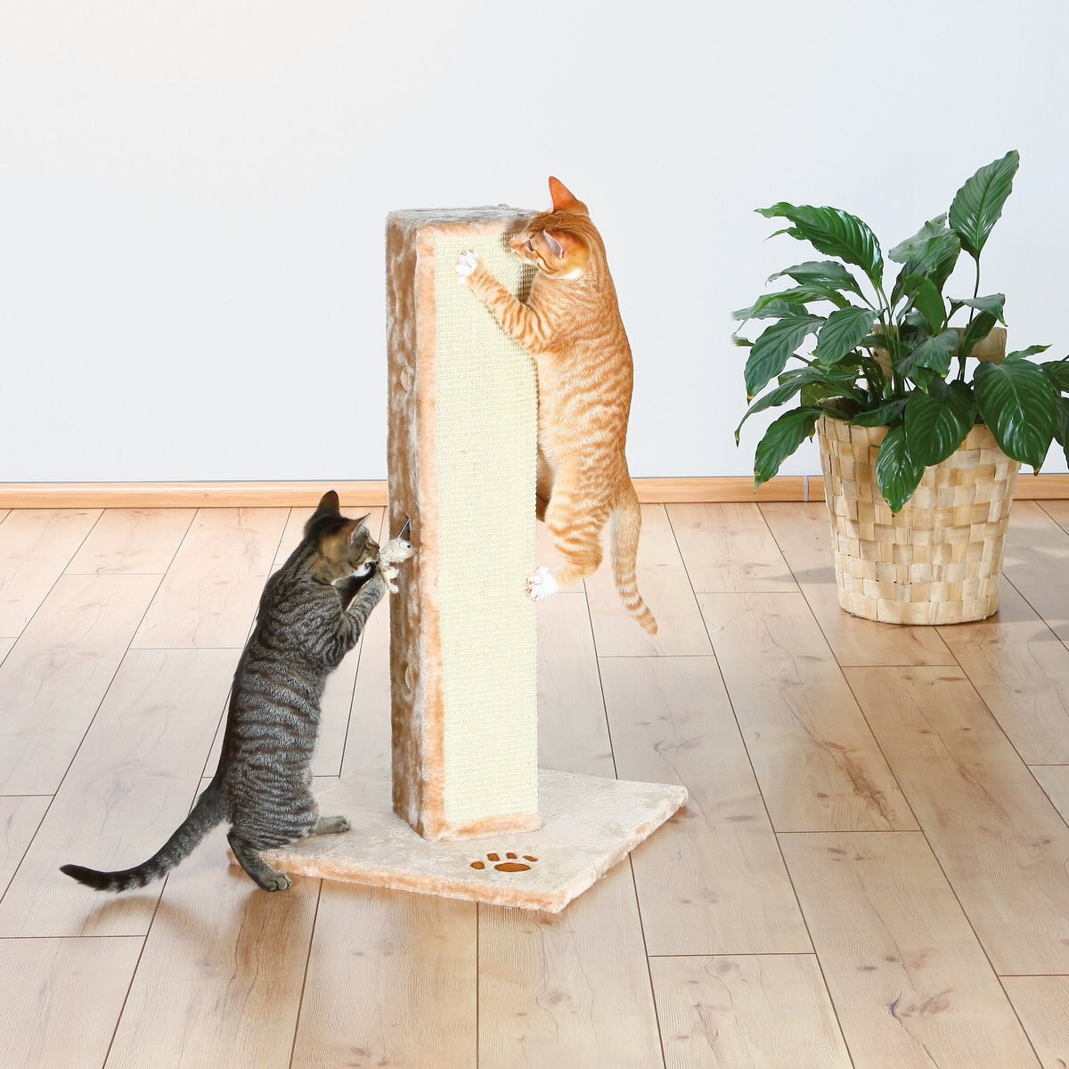 TRIXIE Soria 31.5-in Plush Tower Cat Scratching Post