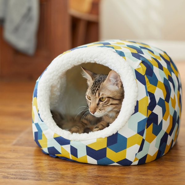 Geometric cat outlet bed