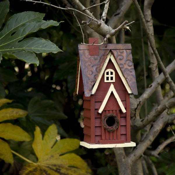 Glitzhome Distressed Solid Wood Cottage Birdhouse, Red