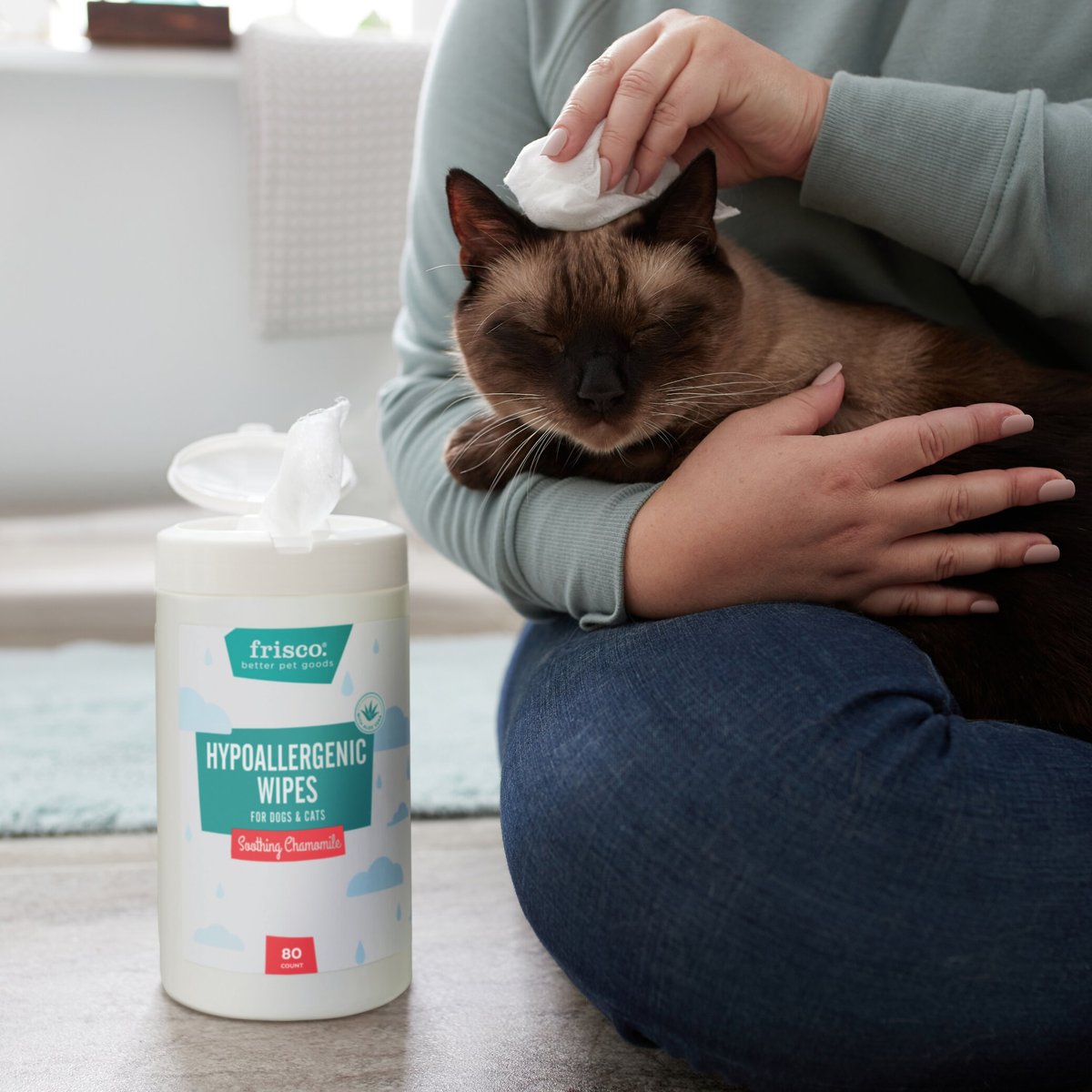 Hypoallergenic Waterless Grooming Wipes with Soothing Chamomile for