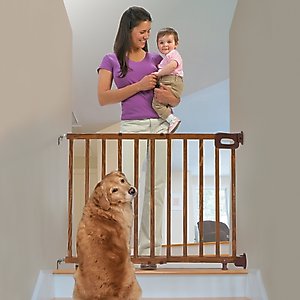 Summer Deluxe Stairway Simple to Secure Wood Dog Gate, 32-inch Height