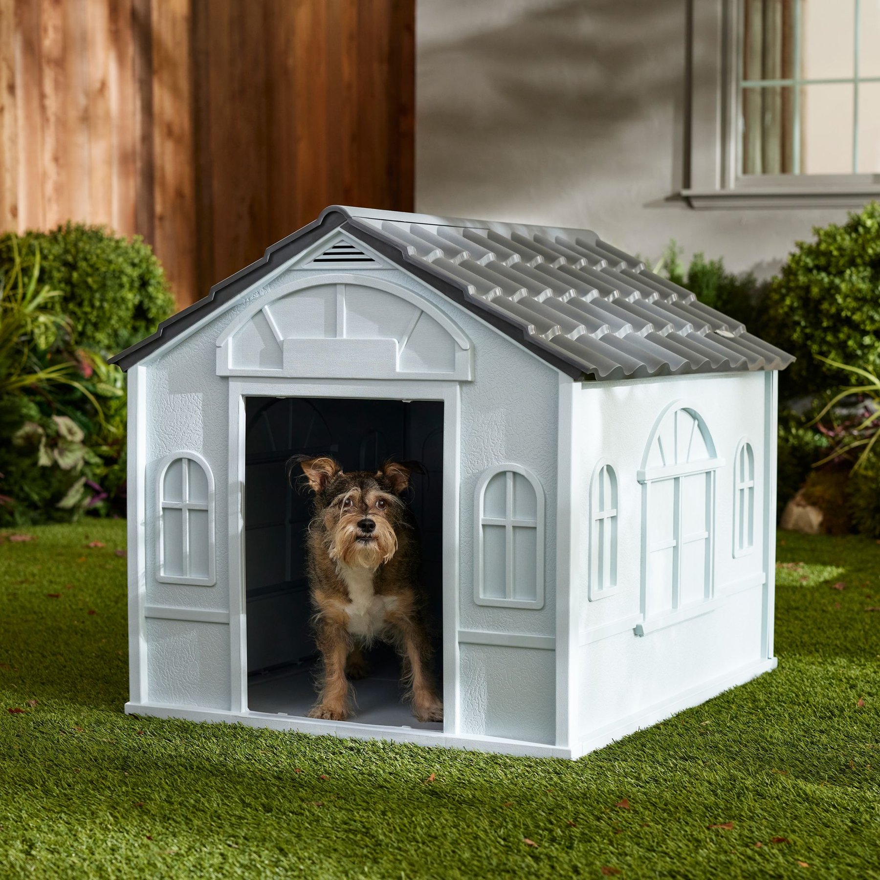 Frisco Outdoor Wicker Dog House & Bed