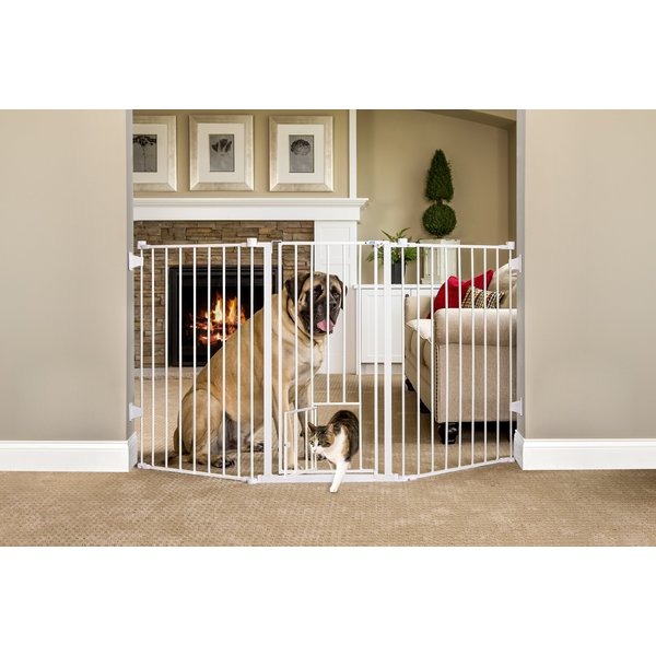 Carlson Pet Products Extra Tall Big Tuffy Expandable Gate with Pet Door, 32-in