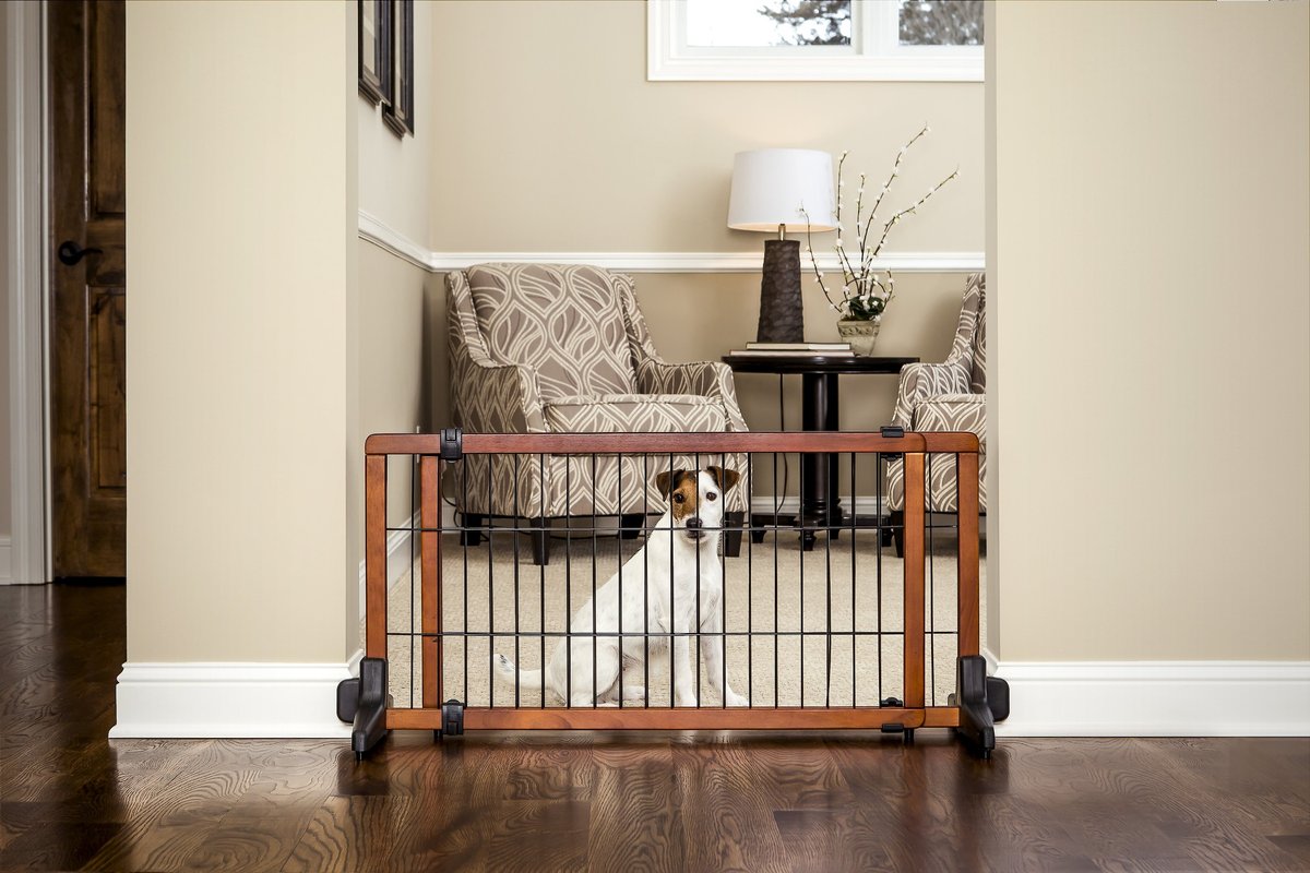 Carlson design paw arched flexi store pet gate