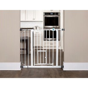 Carlson Pet Products Extra Wide Walk-Thru Dog Gate with Pet Door