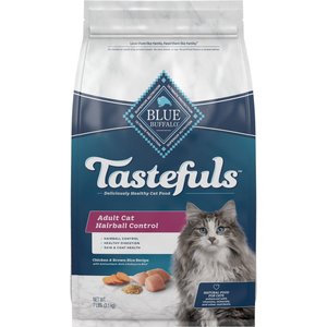 Blue Buffalo Indoor Hairball Control Chicken & Brown Rice Recipe Adult Dry Cat Food, 7-lb bag
