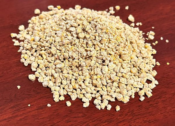 Show full view: Bar ALE Organic 18% Protein Hi-Energy Layer Crumble Chicken Feed, 40-lb bag slide 3 of 5